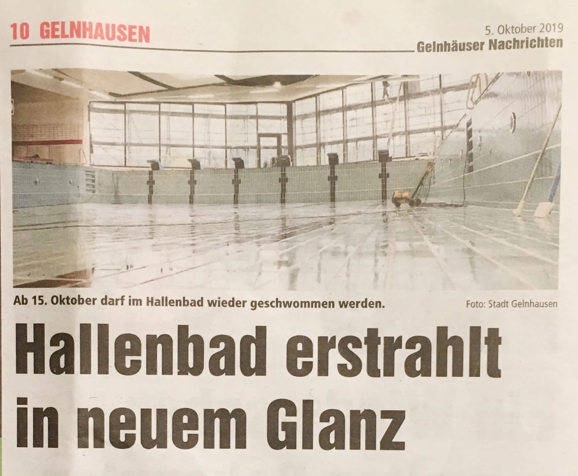 Glasfassade, ganz nah am Wasser gebaut.